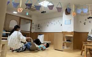 鶴見ルーナ保育園では保育室の天井に吸音材を設置している(横浜市鶴見区) 鶴見ルーナ保育園では保育室の天井に吸音材を設置している(横浜市鶴見区)