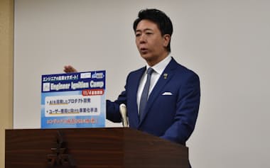 高島宗一郎市長は定例会見で「一人起業家が生まれてくるようにしたい」と話した(4日、福岡市)