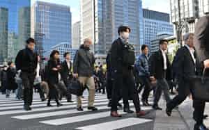 通勤する人たち(東京・丸の内) 通勤する人たち(東京・丸の内)