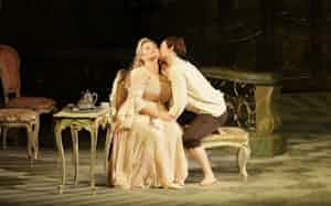 元帥夫人のニールンド㊧とオクタヴィアンのサマンサ・ハンキー© Kiyonori Hasegawa 元帥夫人のニールンド㊧とオクタヴィアンのサマンサ・ハンキー© Kiyonori Hasegawa