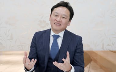 日本の人材育成の課題と解決策を話すP&Gジャパンの木葉社長(神戸市)