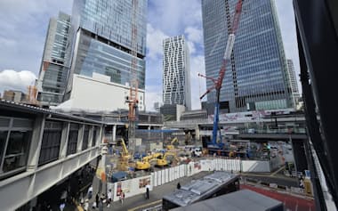全国で駅前再開発計画が進んでいる(渋谷の工事現場)