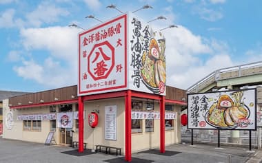 濃厚な味わいのラーメンを売り物に関西へ進出する(姫路市の店舗外観)