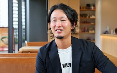 1985年神奈川県横須賀市生まれ。法政大学4年のときに箱根駅伝に出場。企業勤めを経て2015年にラントリップを起業。ランニングアプリの運営やイベント企画、グッズ製作販売など幅広く手掛ける。