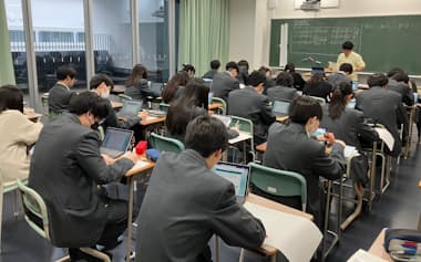 指針は26年度から都立の小中高校で適用する(写真はイメージ)