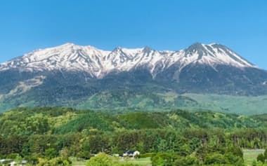 木曽町は御嶽山の麓に位置し、町の面積の9割を森林が占めている