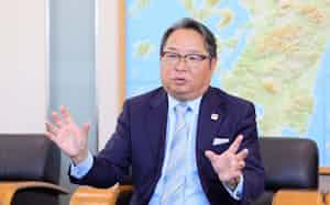 九経連の池辺和弘会長は半導体産業集積に向けた特区整備に「スピード勝負で取り組みたい」と話す 九経連の池辺和弘会長は半導体産業集積に向けた特区整備に「スピード勝負で取り組みたい」と話す