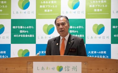 長野県の阿部知事は県石油商業組合に対して払ってきた報奨金を取りやめる考えを示した(7日、長野市)
