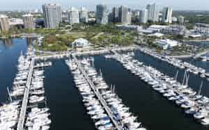 米フロリダ州マイアミは税率の低さや温暖な気候で注目を集める=ロイター 米フロリダ州マイアミは税率の低さや温暖な気候で注目を集める=ロイター