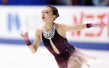 女子フリー 演技する坂本花織(8日、東和薬品ラクタブドーム)=共同