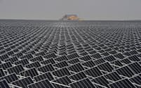 中国の太陽光を含めた再生可能エネルギーの世界的なコスト競争力の強さは、今や地球温暖化を緩和する有効な手段になりつつあるという=ロイター