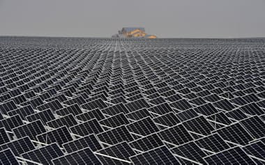 中国の太陽光を含めた再生可能エネルギーの世界的なコスト競争力の強さは、今や地球温暖化を緩和する有効な手段になりつつあるという=ロイター