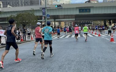 マラソン大会の快走のカギの一つは、当日までの準備にある。練習時の対応から当日のレースまでの流れを事前に押さえておきたい