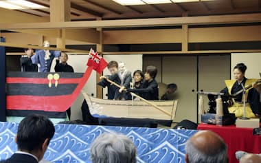 徳島市で開催されたイベントで披露された阿波人形浄瑠璃(10月)=共同
