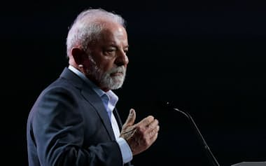 COP30で演説するルラ大統領(10日、ベレン)=ロイター