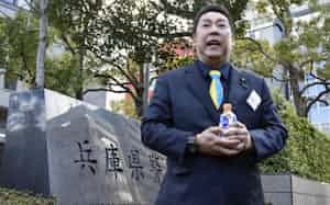 うその情報で元県議の名誉を傷つけた疑いで逮捕された立花孝志党首(2024年12月)=共同 うその情報で元県議の名誉を傷つけた疑いで逮捕された立花孝志党首(2024年12月)=共同