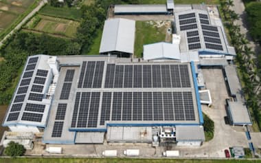 PT. Kanemory Food Serviceの屋根に設置した太陽光パネル