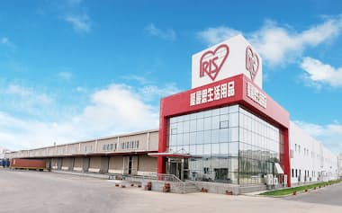 アイリスオーヤマは生産工場が多く集まる中国に研究開発拠点を設けて製品開発のスピードを上げる(写真は大連工場)=同社提供