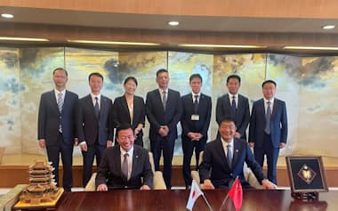 7月、高松市の大西市長(手前㊧)を南昌市の高市長が表敬訪問した(高松市)