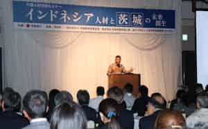 インドネシアの職業訓練学校の創設者の小尾吉弘氏らが講演した(11日、水戸市) インドネシアの職業訓練学校の創設者の小尾吉弘氏らが講演した(11日、水戸市)