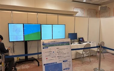 航空戦闘へのAIの応用を体験できるブース(11日、東京都新宿区)