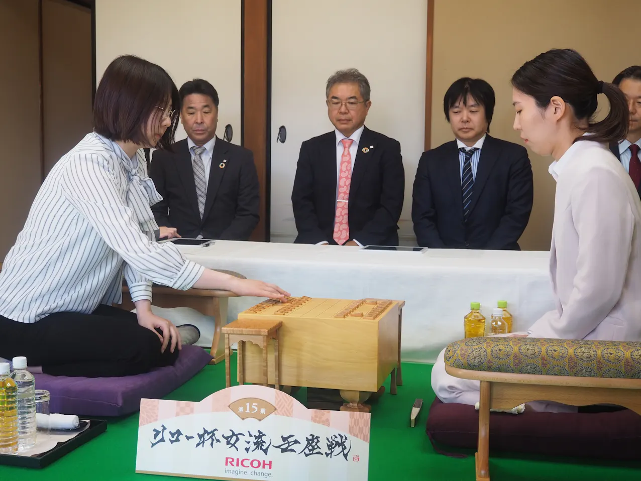 将棋・女流王座戦第2局始まる 西山朋佳女流二冠が工夫の出だし - 日本経済新聞