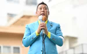 第一声を上げるNHK党の立花孝志党首(22日午前、東京都渋谷区) 第一声を上げるNHK党の立花孝志党首(22日午前、東京都渋谷区)