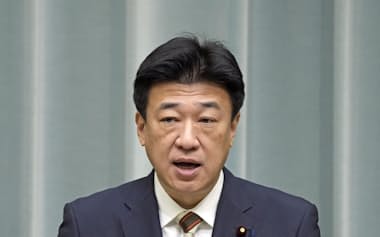記者会見する木原官房長官(12日、首相官邸)=共同