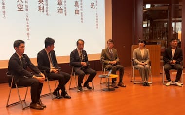 パネルディスカッションに参加する渋谷工業の渋谷英利社長(12日、金沢市)