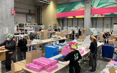 カラフルな装飾が施された「キッチン」では音楽が流れる(神奈川県愛川町)