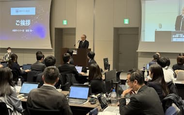 サイバー演習の開会式で挨拶をする飯田陽一内閣サイバー官(12日、東京都千代田区)