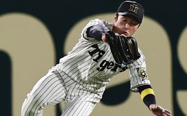 三井ゴールデングラブ賞が発表され、阪神からは5年連続の近本光司外野手らが選ばれた=共同
