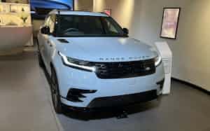 JLRのレンジローバー(ロンドン市内のディーラー) JLRのレンジローバー(ロンドン市内のディーラー)