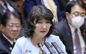 答弁する片山財務相(12日午後)=共同 答弁する片山財務相(12日午後)=共同