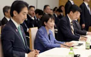 経済財政諮問会議で発言する高市首相(12日、首相官邸) 経済財政諮問会議で発言する高市首相(12日、首相官邸)