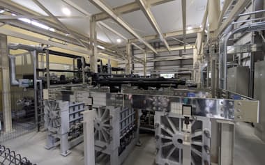 カナデビアの水素製造装置が入ったサントリーの白州工場(山梨県北杜市)