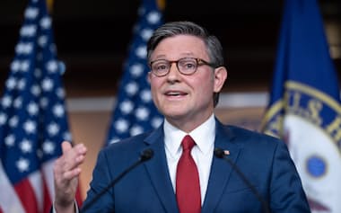 米連邦議会下院で与党・共和党をまとめるジョンソン下院議長(10日、米首都ワシントン)=AP