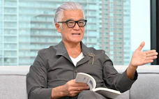 バルニバービ・佐藤裕久会長の本棚 迷い、痛み映す人生の軌跡