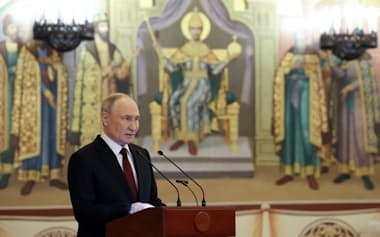 12日、モスクワのクレムリンで演説したロシアのプーチン大統領(代表取材の配布写真)=ロイター