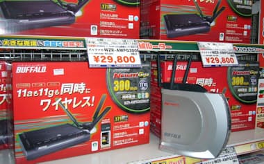 コードなしで家中どこでもインターネットが楽しめる、無線LAN(構内情報通信網)ルーター。