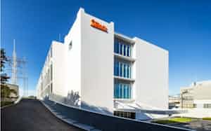 スタンレー電気が竣工した技術研究所の新棟 スタンレー電気が竣工した技術研究所の新棟