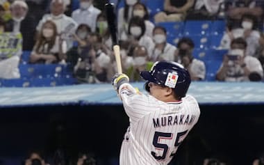 2022年10月、シーズン最終戦で56号本塁打を放ったヤクルト・村上宗隆内野手=共同