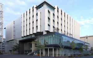 名古屋大学素粒子宇宙起源研究所では海外から優秀な若手研究者を招いた(写真は研究所のあるES総合館)=同大学提供 名古屋大学素粒子宇宙起源研究所では海外から優秀な若手研究者を招いた(写真は研究所のあるES総合館)=同大学提供