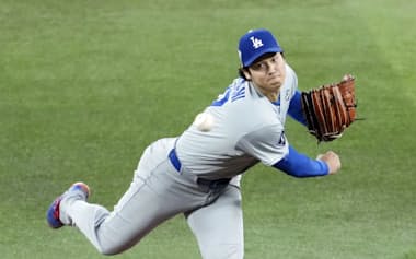 11月1日のワールドシリーズ第7戦、ブルージェイズ戦に先発登板したドジャース・大谷(トロント)=共同