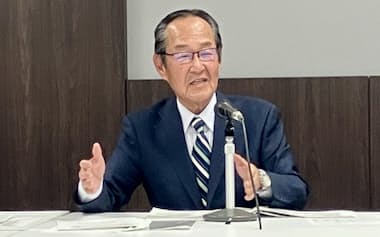 決算記者会見する三重交通グループホールディングスの竹谷賢一社長(13日、名古屋市)