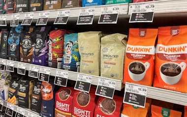 米国ではコーヒーやバナナなどの価格上昇が続いている=ロイター