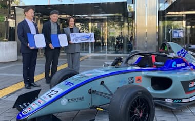 CSAレーシングと包括連携協定を結んだ静岡市の難波市長㊥(14日、同市)