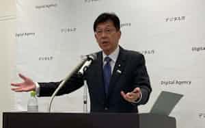 就任記者会見での松本尚デジタル相(写真:日経クロステック) 就任記者会見での松本尚デジタル相(写真:日経クロステック)