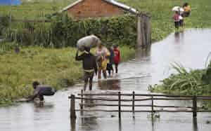 アフリカなど世界で気候変動による健康被害が深刻になっている=AP アフリカなど世界で気候変動による健康被害が深刻になっている=AP