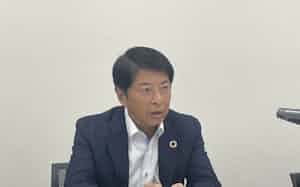 記者会見する投信協会の松下会長(14日) 記者会見する投信協会の松下会長(14日)